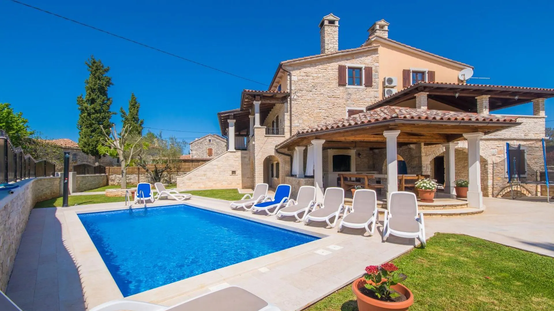 Villa Dino I Karla, A Spacious And Beautiful Villa In A Calm Village Gradisce  Gradisce (Istria)