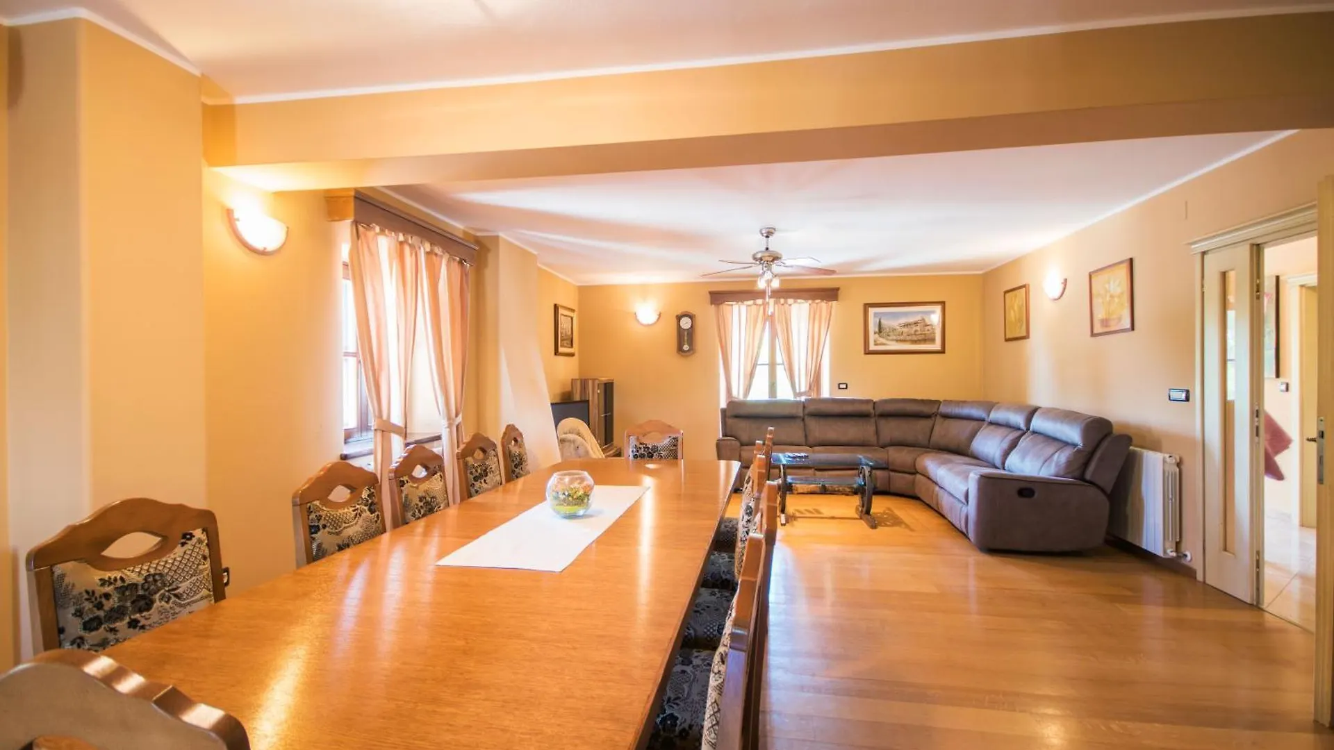 Villa Dino I Karla, A Spacious And Beautiful Villa In A Calm Village Gradisce