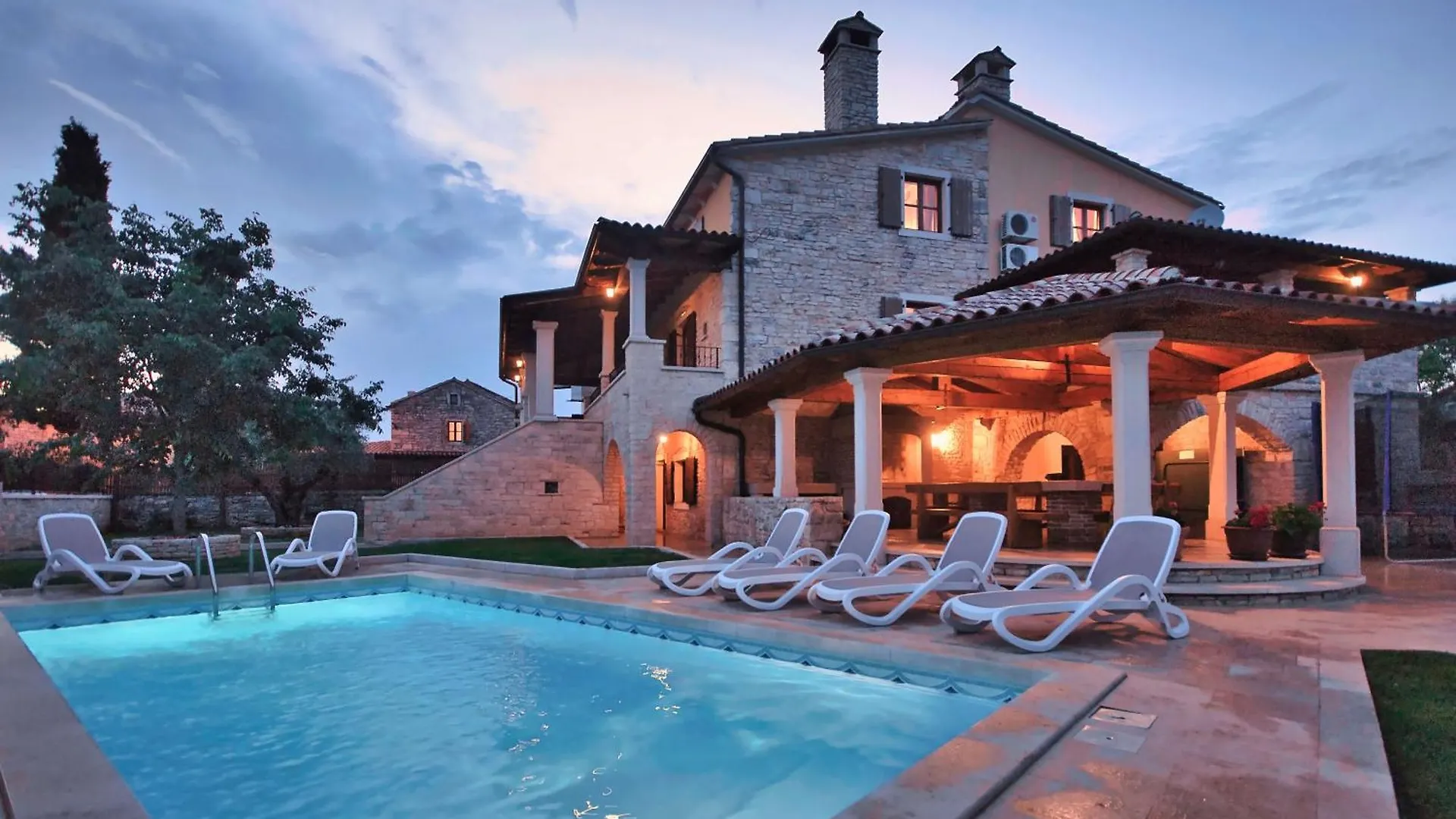 Villa Dino I Karla, A Spacious And Beautiful Villa In A Calm Village Gradisce